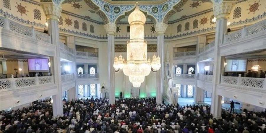مفتى
      روسيا:
      نتوقع
      حضور
      من
      150
      إلى
      200
      ألف
      مسلم
      لأداء
      صلاة
      العيد
      في
      موسكو