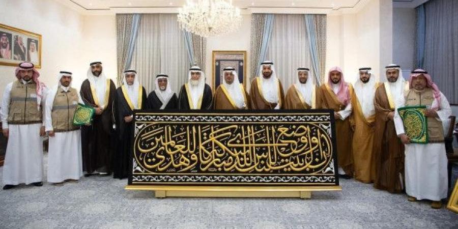 تسليم
      كسوة
      الكعبة
      لسدنة
      بيت
      الله
      الحرام