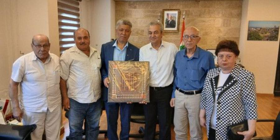 وفد
      نقابي
      فلسطيني-لبناني
      يزور
      رئيس
      بلدية
      صيدا
      للتأكيد
      على
      التعاون
      المشترك
      بظل
      التحديات
      الاقتصادية