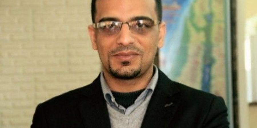 جزرة
      ليبرمان
      وعصا
      الفلتان
      الأمني
      !