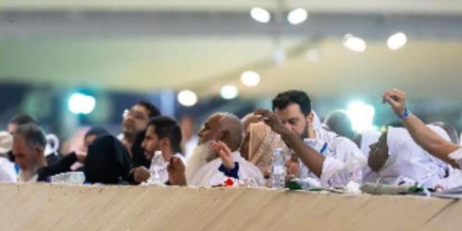 حجاج
      بيت
      الله
      يرمون
      الجمرات
      في
      منى
      صباح
      عيد
      الأضحى