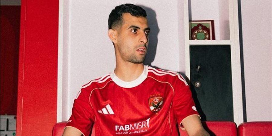 بعد رفع اسمه من قائمة الفريق، موعد ومكان جراحة يوسف بلعمري لاعب الأهلي