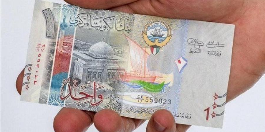 سعر الدينار الكويتي مقابل الجنيه في 5 بنوك مساء اليوم السبت