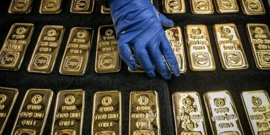 تراجع أسعار الذهب مع عمليات جني الأرباح وارتفاع الدولار