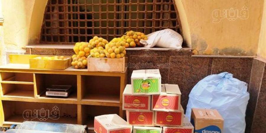 ضبط وإعدام كميات من الأغذية غير الصالحة ورفع الإشغالات بمدينة دراو أسوان (صور)