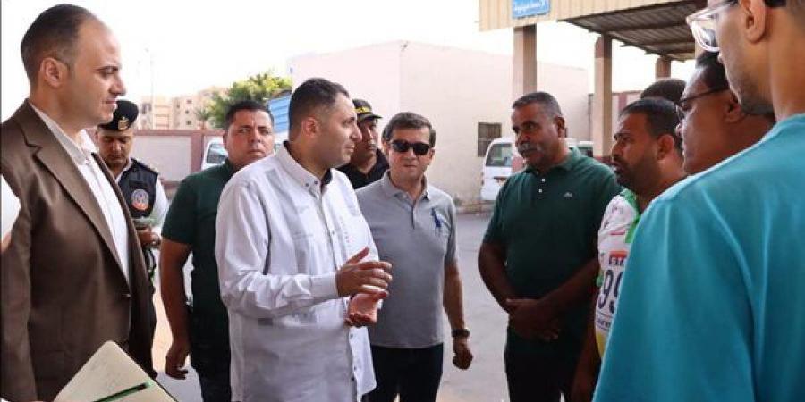 في استجابة سريعة للمواطنين.. محافظ دمياط يتفقد موقف المحافظات بشطا