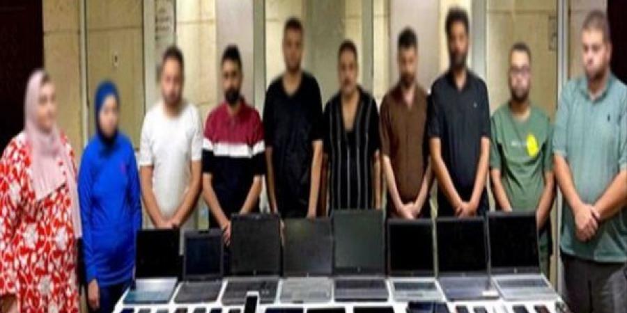 اعترافات عصابة الهدايا الوهمية: روابط مجهولة تنتحل صفة البنوك ونستولي بها على الحسابات والأموال