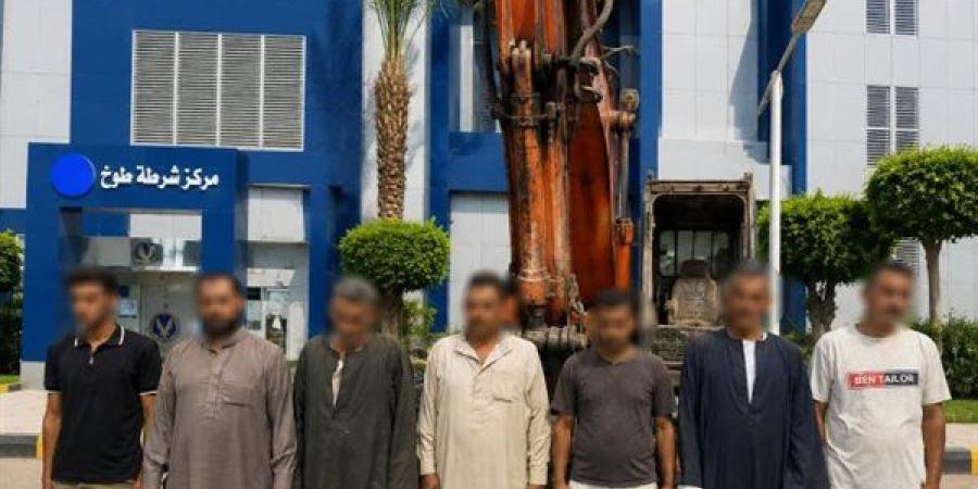 حفار وسط المشاجرة، خلافات الجيرة تنتهي بضبط 7 أشخاص في القليوبية