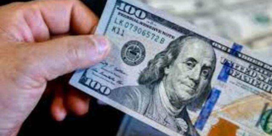 الدولار يستقر قرب أعلى مستوياته في أسبوعين