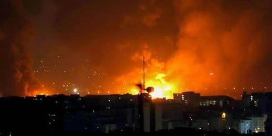 تجدد القصف الأمريكي على جزيرة لارك في إيران