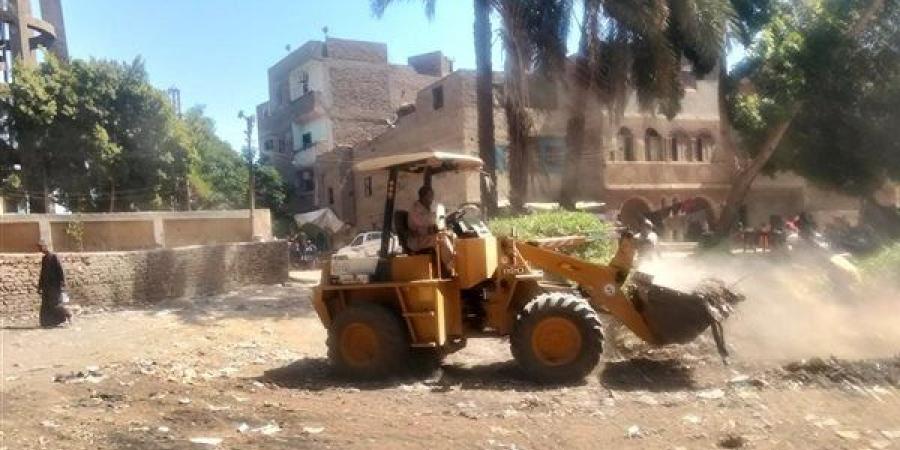 رفع 83 طن مخلفات صلبة خلال حملات نظافة في قنا (صور)