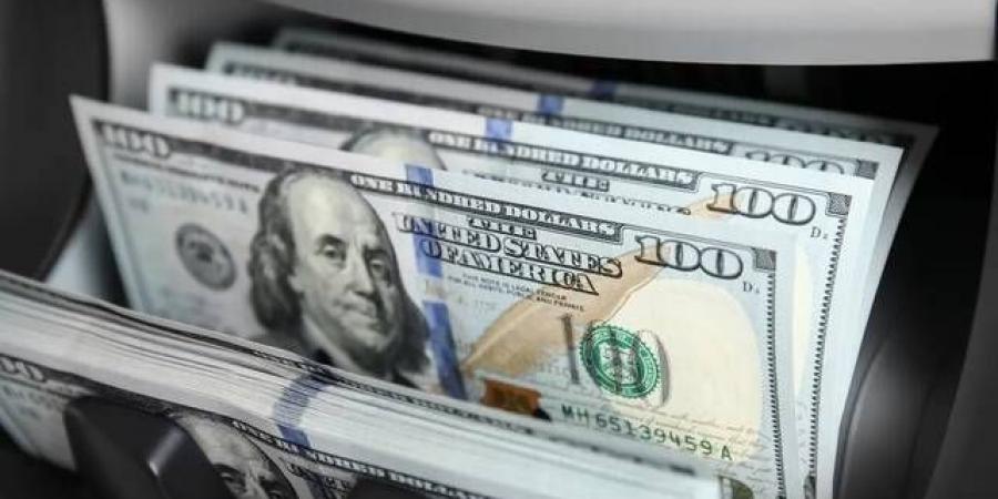الدولار يصعد بدعم توقعات الفائدة والين يتراجع مجدداً دون 160