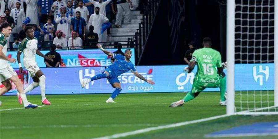 الهلال يتقدم على الأهلي 2-0 في الشوط الأول بقمة الدوري السعودي