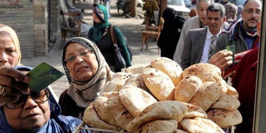 حين لا يملك المواطن ثمن وجبته يصبح الخبز ملاذه الوحيد.. لماذا يستهلك المصريون ضعف المعدل العالمي للفرد من القمح سنويا؟
