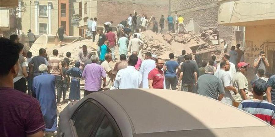 انهيار عقار من 4 طوابق في المنيا