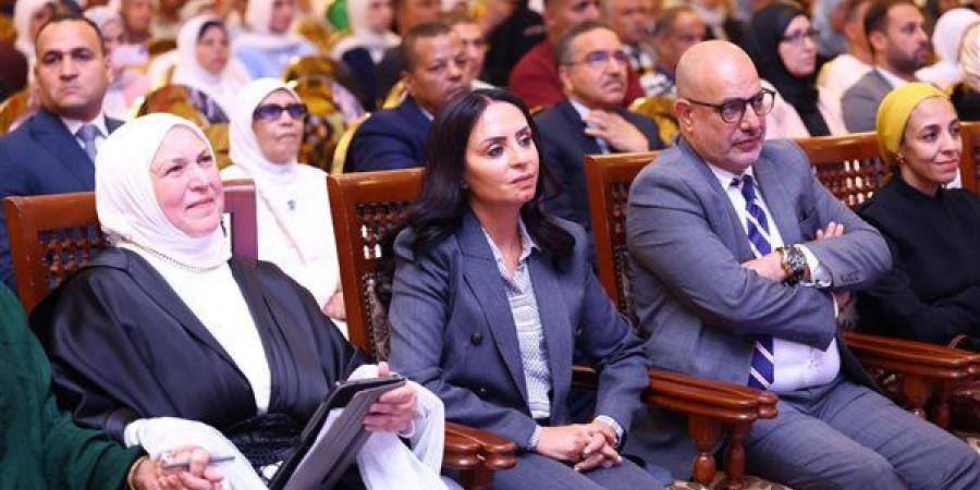 مايا مرسي تشهد تخريج أول دفعة من معهد عبلة الكحلاوي للتمريض