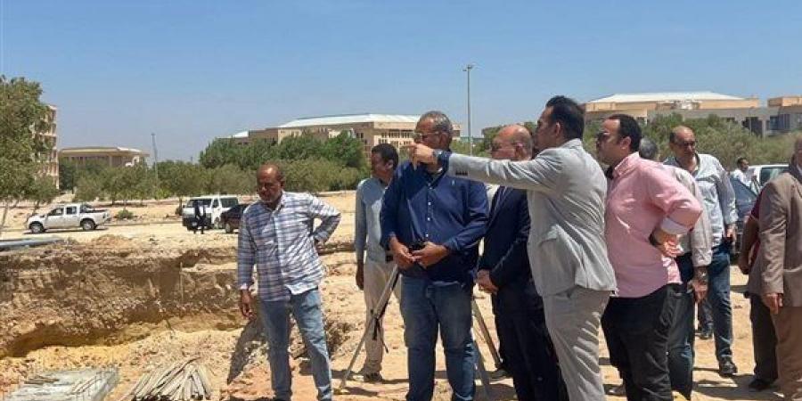 رئيس جامعة سوهاج يتابع آخر مستجدات العمل في مبنى المعامل المركزية بالجامعة الأهلية