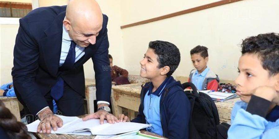 وزير التعليم يستعرض التجربة المصرية في خفض كثافات الفصول وسد العجز بمعلمي المواد الأساسية