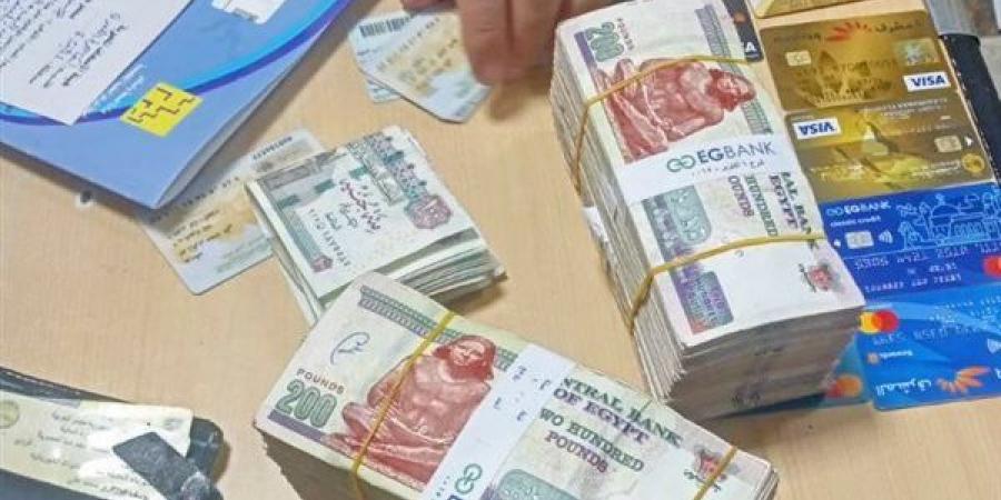 مسعف وفني قيادة يعيدان أمانات تتجاوز 200 ألف جنيه لمصاب في حادث مروري بأكتوبر