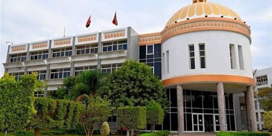 تجديد تعيين مديري التعليم والطلاب وخدمة المجتمع بجامعة الفيوم