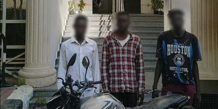 «المفتاح كان في مكانه».. سقوط 3 سودانيين متهمين بسرقة دراجة نارية من وسط البلد