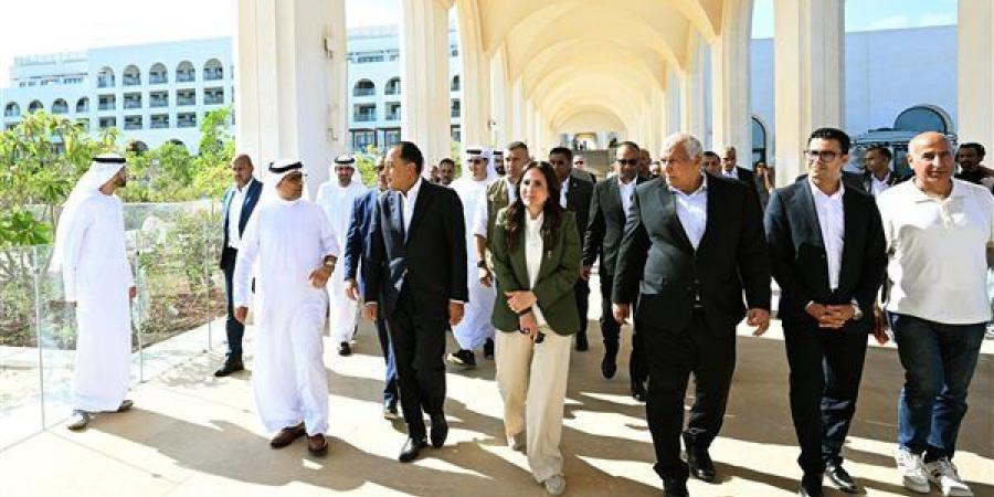 راندة المنشاوي: الانتهاء من شبكات المياه والصرف والطرق بالمناطق A وB وC في شمس الحكمة
