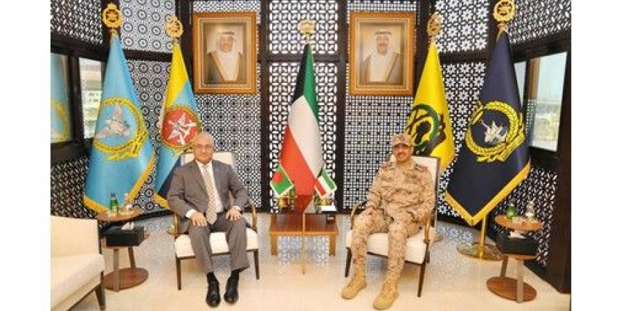 رئيس الأركان يبحث مع سفير بنغلاديش موضوعات مشتركة