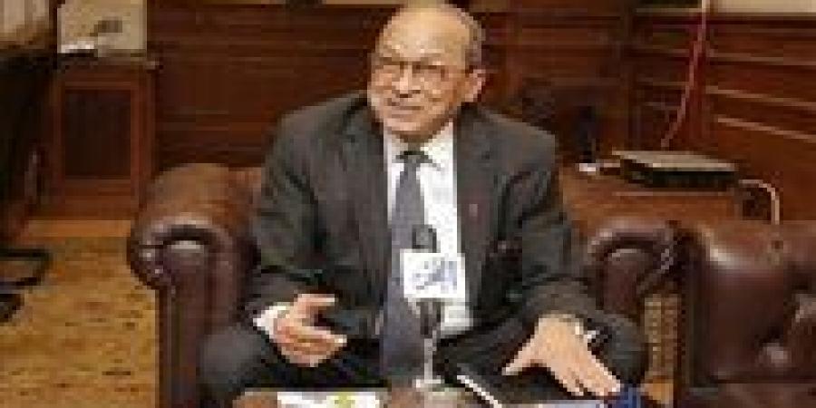 د.حماد عبدالله يكتب: "هكـــذا يمكــن لى أن أمـد ساقــى وأفـرد قدمـى"
