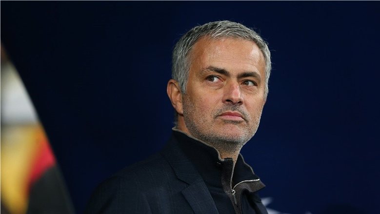 مورينيو يفتح النار على تيباس بعد تشبيه ريال مدريد ببروباجندا النازية