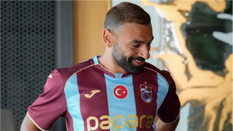 طرابزون سبور يطلق مجموعة خاصة باسم محمد صلاح تحمل الرقم 10