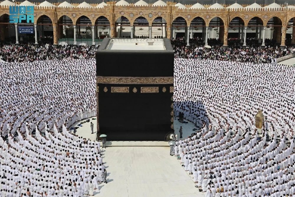 خطبتا الجمعة بالحرمين تؤكدان ترسيخ الإيمان وتعزيز وحدة المسلمين وتآلفهم