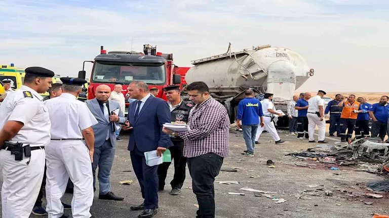 الصحة: مصرع 12 وإصابة 30 في حادث طريق أسيوط الغربي ورفع حالة الطوارئ