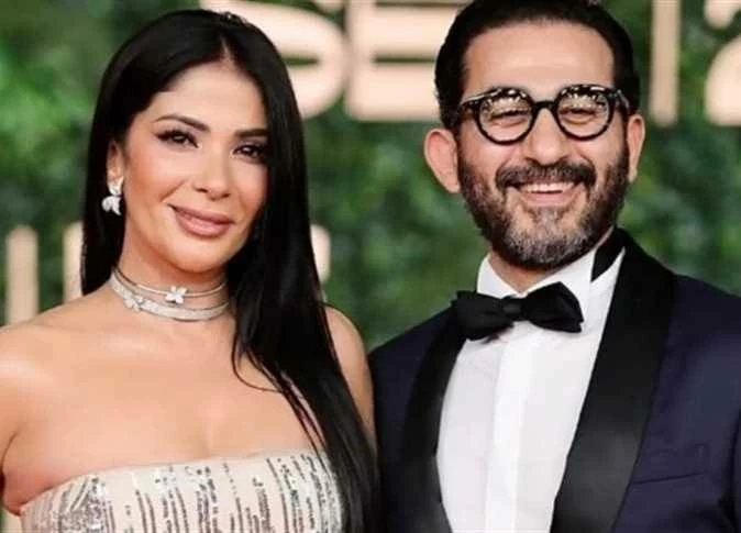 «بيعي الكنبة» رسالة أحمد حلمي إلى منى زكي.. ماذا قالت عنه بعد 24 سنة زواج؟