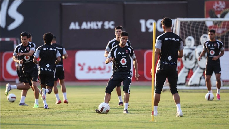 الأهلي يختتم استعداداته للقمة.. محاضرة فنية من عموتة قبل مواجهة الزمالك