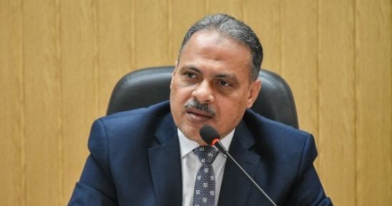 محافظ الشرقية يصدر 21 قرارًا تأديبيًا بحق 52 من العاملين لمخالفات إدارية
