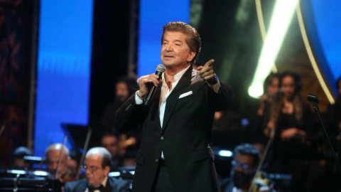 وليد توفيق يشعل حفل مهرجان الموسيقى العربية الـ34 بأشهر أغانيه.. وأمل غربي تتألق بالطرب التونسي