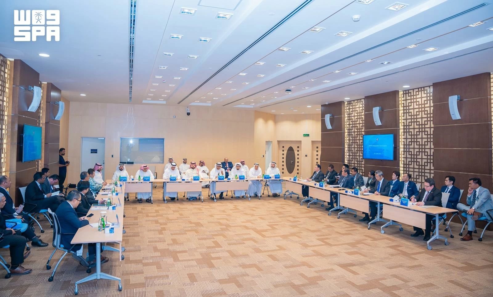 سفراء «الآسيان» يطلعون على تجربة الربط الكهربائي الخليجي
