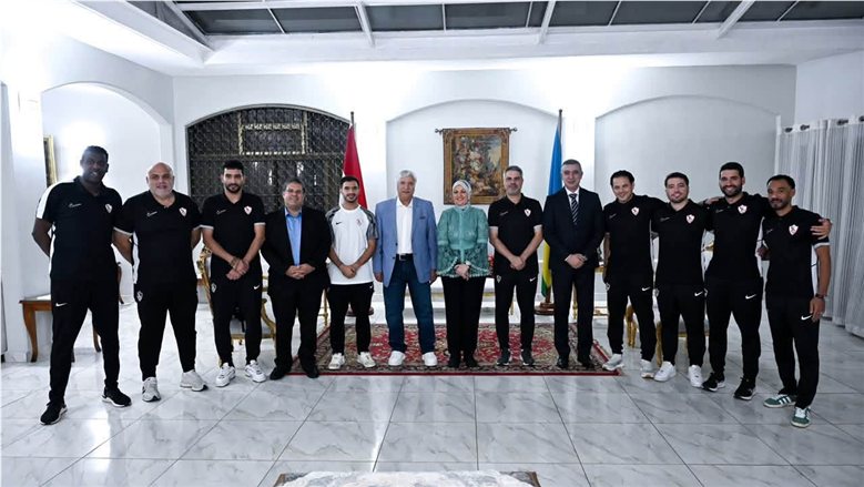 بعثة الزمالك تلبي دعوة السفيرة المصرية في رواندا بعد الفوز على الجيش