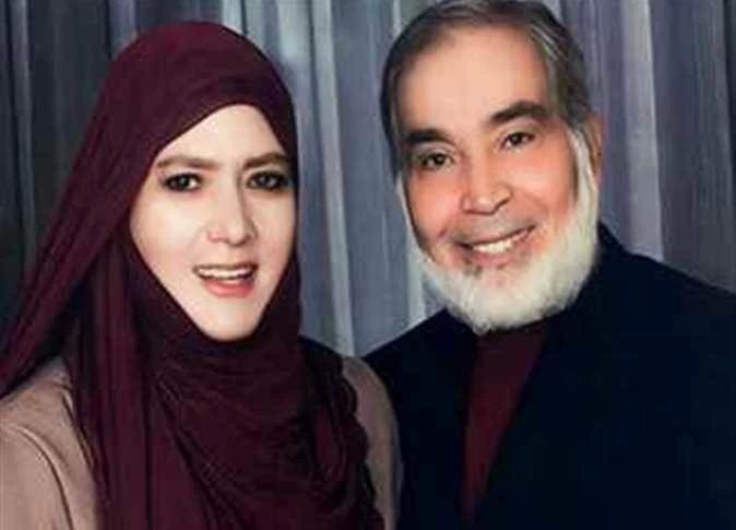 شمس البارودي باكية في ذكرى رحيل حسن يوسف: «كان ولدي ووالدي وحياتي»