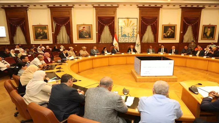 القاهرة تطلق برنامجًا لتطوير خدمة المواطنين.. 6 ورش عمل خلال 6 أشهر