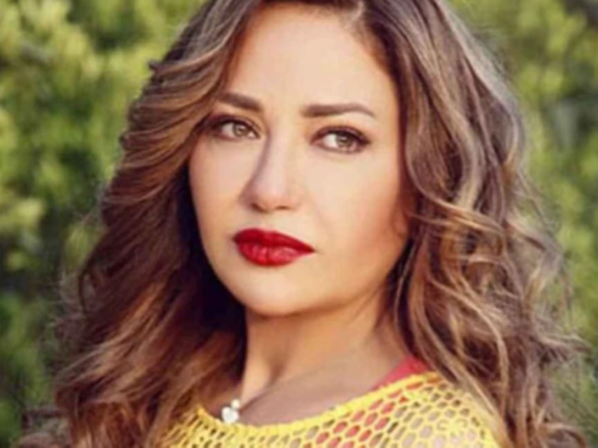 ليلى علوي: محمد خان كان ينتصر للمرأة.. وشخصيته جمعت بين الحسم والحنان