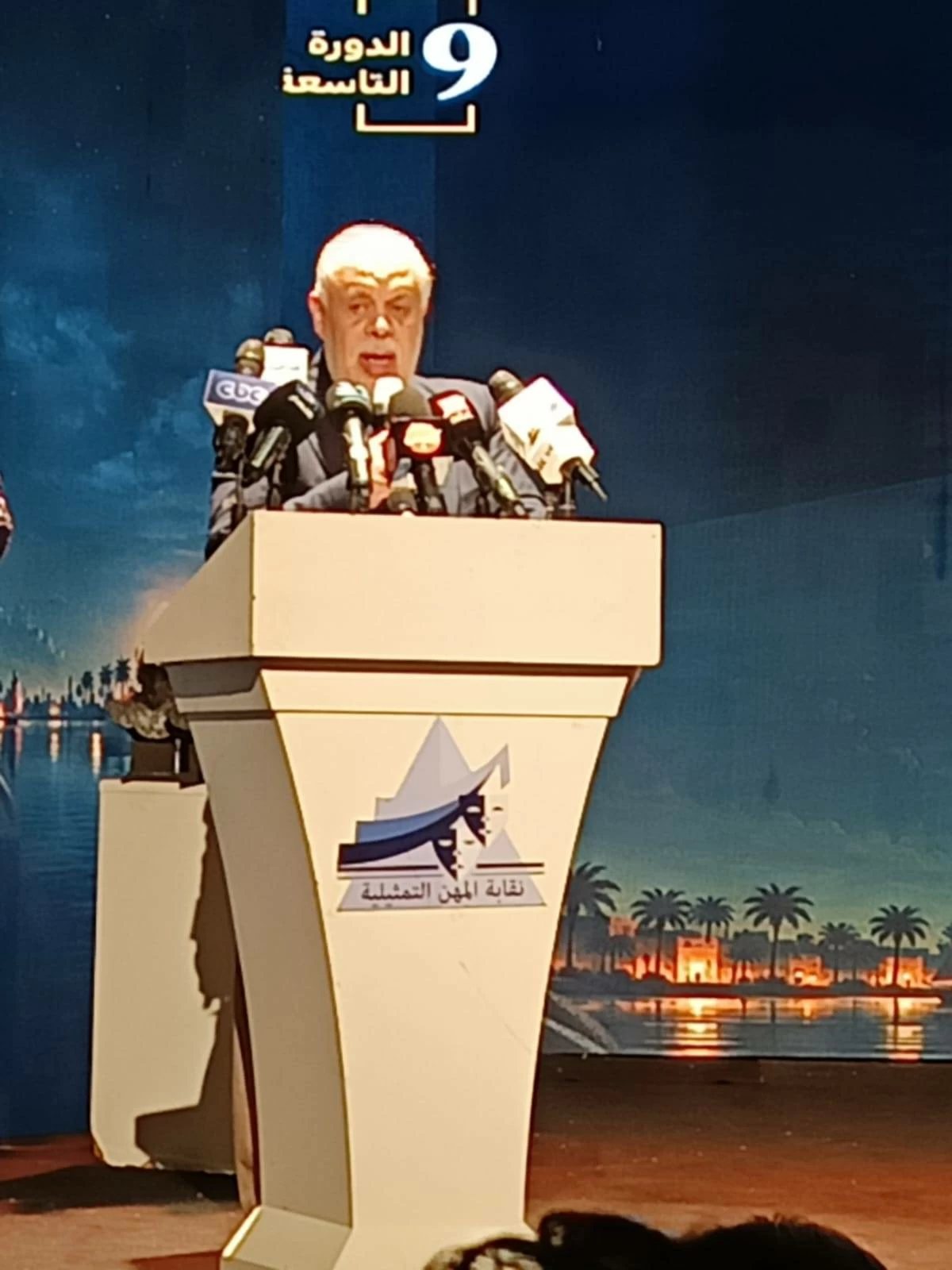 أشرف زكي: ليس لدينا القدرة المالية للإنفاق على مهرجان نقابة المهن التمثيلية للمسرح ونعتمد على الرعاة