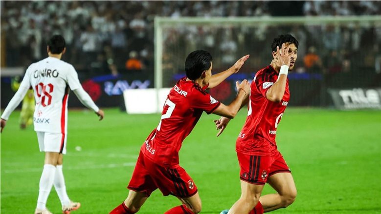 خبير تحكيمي يحسم الجدل حول ركلتي جزاء الأهلي والزمالك في القمة 133