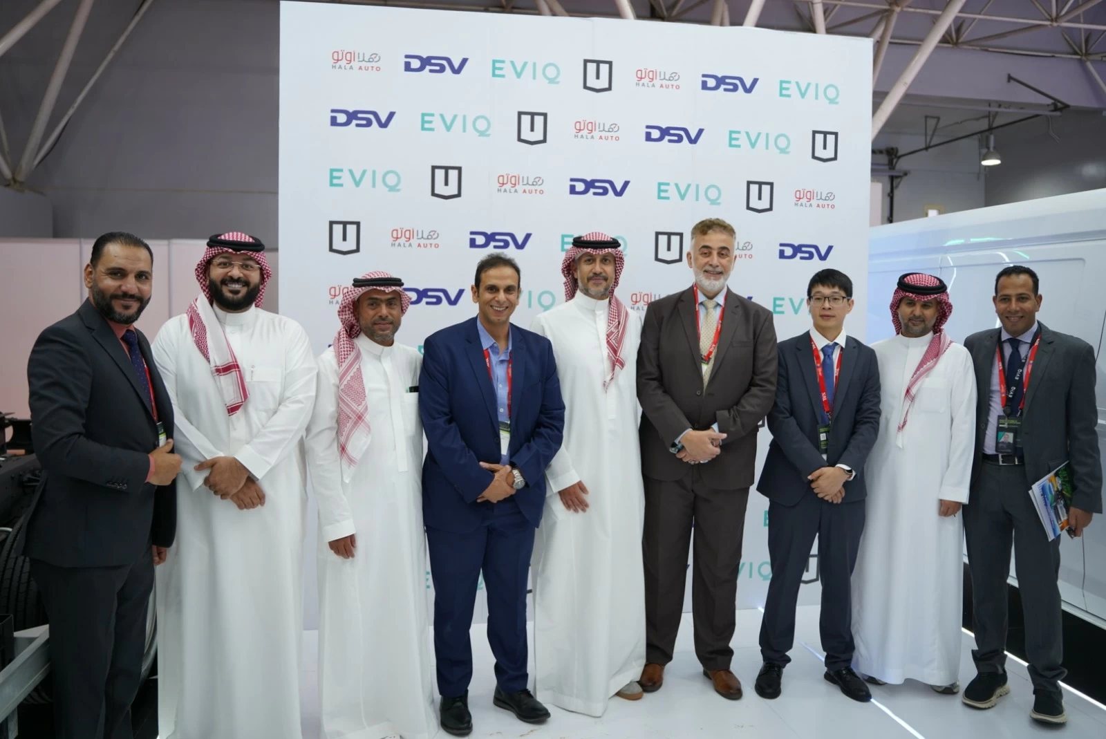EVIQ وهلا أوتو وDSV لتسريع اعتماد المركبات الكهربائية في قطاع الخدمات اللوجستية بالمملكة