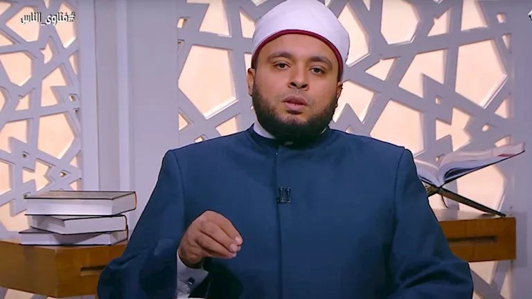 ما حكم الوصية بدفن آية الكرسي مع الميت؟