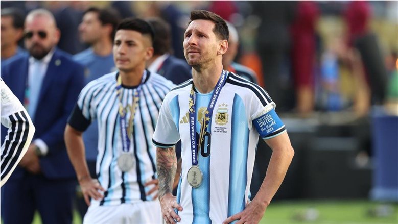 نيكو باز يقترب من ارتداء القميص رقم 10 في منتخب الأرجنتين بعد ميسي