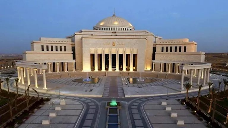 هل يشترط الدستور تدريب المرشحين في الأكاديمية العسكرية؟.. فقيه دستوري يجيب