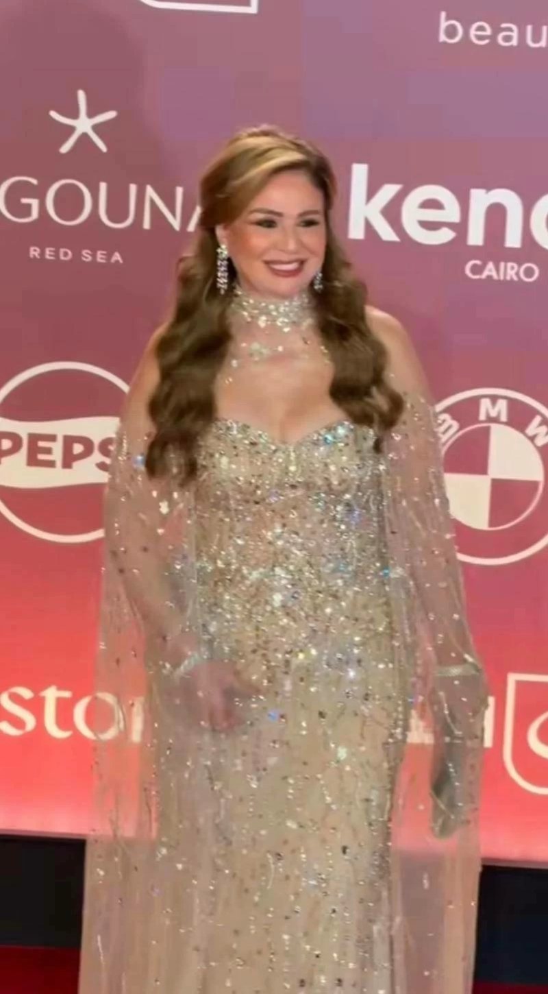 إلهام شاهين: «لو فيه فنانين عندهم لجان إلكترونية ده شيء حقير ومش مقبول»