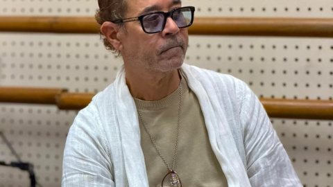بـ«يا راميني بسحر عينيك».. مدحت صالح يختتم البروفات استعدادًا لحفله في مهرجان الموسيقى العربية بالإسكندرية