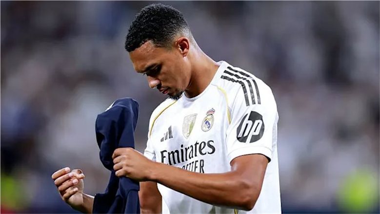 مورينيو يفتح الباب أمام عودة أرنولد إلى ليفربول